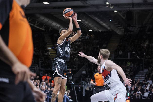 BASKET - Euroleague - Virtus Bologna vs Baskonia Vitoria 21 Derrick ALSTON JR. Virtus Bologna Match BASKETBALL - EUROLEAGUE Virtus Bologna vs Kosner Baskonia Vitoria-Gasteiz 10-04-2026 17 Gytis Radzevicius Vitoria-Gasteiz Match BASKETBALL - EUROLEAGUE Virtus Bologna vs Kosner Baskonia Vitoria-Gasteiz 10-04-2026 during Virtus Bologna vs Baskonia Vitoria, Basketball Euroleague match in Bologna, Italy, April 10 2026 Bologna Italy  Copyright: xIPAxSport ABACAx