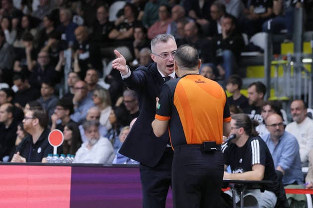 BASKET - Euroleague - Virtus Bologna vs Baskonia Vitoria coach Nenad Jakovljevic Virtus Bologna Match BASKETBALL - EUROLEAGUE Virtus Bologna vs Kosner Baskonia Vitoria-Gasteiz 10-04-2026 referee during Virtus Bologna vs Baskonia Vitoria, Basketball Euroleague match in Bologna, Italy, April 10 2026 Bologna Italy  Copyright: xIPAxSport ABACAx