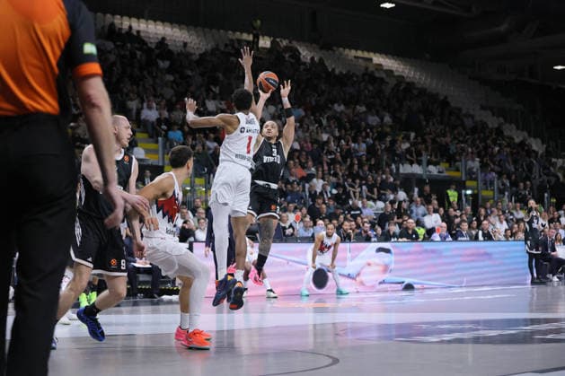 BASKET - Euroleague - Virtus Bologna vs Baskonia Vitoria 03 Carsen EDWARDS Virtus Bologna Match BASKETBALL - EUROLEAGUE Virtus Bologna vs Kosner Baskonia Vitoria-Gasteiz 10-04-2026 01 Mamadi Diakite Vitoria-Gasteiz Match BASKETBALL - EUROLEAGUE Virtus Bologna vs Kosner Baskonia Vitoria-Gasteiz 10-04-2026 during Virtus Bologna vs Baskonia Vitoria, Basketball Euroleague match in Bologna, Italy, April 10 2026 Bologna Italy  Copyright: xIPAxSport ABACAx