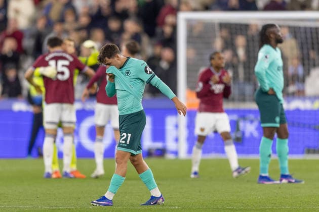 West Ham United v Wolverhampton Wanderers, Premier League, Football, The London Stadium, London, UK - 10 Apr 2026 A dejeted Rodrigo Gomes of Wolverhampton Wanderers (21) at full time London The London Stadium Stratford GBR, UK NEWSPAPERS OUT Copyright: xEllixBirchx