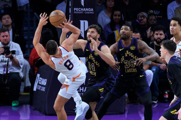 April 10, 2026, Los Angeles, California, USA: Maxi Kleber 14 of the Los Angeles Lakers commits a foul against Grayson Allen 8 of the Phoenix Suns during their regular season NBA, Basketball Herren, USA game on Friday April 10, 2026 at Crypto.com Arena in Los Angeles, California. Lakers defeat Suns, 101-73. ARIANA RUIZ PI Lakers Defeat Suns, 101-73  - ZUMAp124 20260410_zaa_p124_035 Copyright: xArianaxRuizx