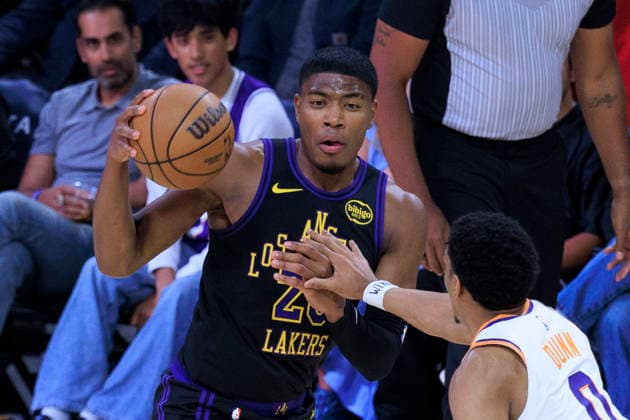 April 10, 2026, Los Angeles, California, USA: Rui Hachimura 28 of the Los Angeles Lakers passes the ball as Ryan Dunn 0 of the Phoenix Suns defends during their regular season NBA, Basketball Herren, USA game on Friday April 10, 2026 at Crypto.com Arena in Los Angeles, California. Lakers defeat Suns, 101-73. ARIANA RUIZ PI Los Angeles USA - ZUMAp124 20260410_zaa_p124_027 Copyright: xArianaxRuizx