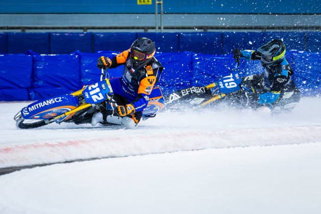 Heerenveen, Niederlande 11. April 2026: FIM Ice Speedway Gladiators Einzel-Weltmeisterschaft Finale 3 in Heerenveen - Training Im Bild: v.li. Lukas Hutla (CZE) und Filip Jäger Jaeger (SWE) Thialf Eisstadion *** Heerenveen, Netherlands 11 April 2026 FIM Ice Speedway Gladiators Individual World Championship Final 3 in Heerenveen Training Pictured from left Lukas Hutla CZE and Filip Jäger Jaeger SWE Thialf Eisstadion Copyright: xFotostandx xGelhotx