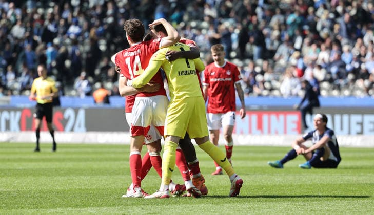 FCK players cheer after the end of the match, re Fabian Reese disappointed Sport Football Soccer DFL 2 Bundesliga Men 29 Matchday Season 2025 2026 11 04 2026 Hertha BSC Berlin vs 1 FC Kaiserslautern FCK DFL regulations prohibit any use of photographs as image sequences and or quasi video