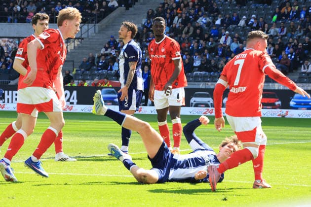 DEU, DFL, 2 FBL, Hertha BSC vs 1 FC Kaiserslautern, 11 04 2026, Berliner Olympiastadion, Berlin, DEU, DFL, 2 FBL, Hertha BSC vs 1 FC Kaiserslautern, in the picture Kennet Eichhorn Hertha BSC Berlin 23 , Marlon Ritter 1 FC Kaiserslautern 7 , Mika Haas 1 FC Kaiserslautern 22 , MAXWELL GYAMFI 1 FC Kaiserslautern 4 DFL regulations prohibit any use of Photographs as image sequences and or quasi video nordphotoxGmbHx xEngler nph00076