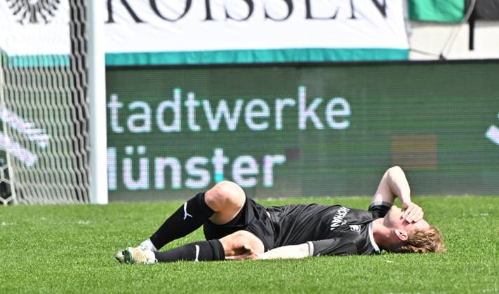 11 04 2026 Soccer Season 2025 2026 2 Soccer Bundesliga 29 Matchday SC Preußen Preussen Münster SCP SpVgg Greuther Fürth SGF Kleeblatt Sportfoto Zink MeZi xmexzix DFL regulations prohibit any use of photographs as image sequences and or quasi video only for editorial use Marco John 24, SpVgg Greuther Fürth injured Injury battered on the ground
