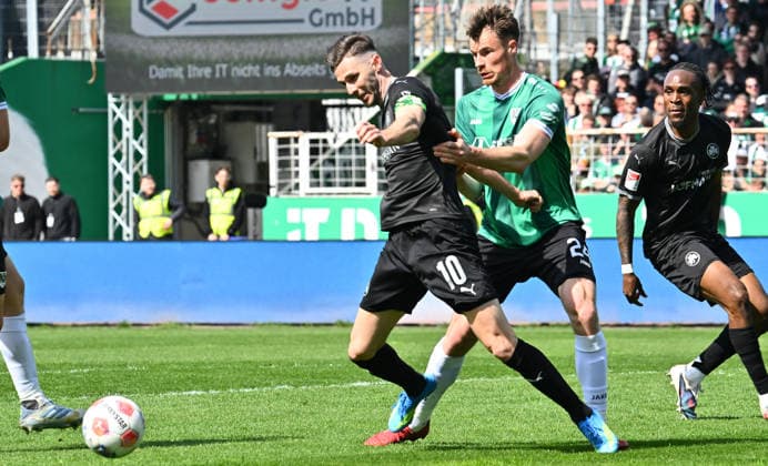 11 04 2026 Soccer Season 2025 2026 2 Soccer Bundesliga 29 Matchday SC Preußen Preussen Münster SCP SpVgg Greuther Fürth SGF Kleeblatt Sportfoto Zink xwoxzix DFL regulations prohibit any use of photographs as image sequences and or quasi video only for editorial use Branimir Hrgota 10, SpVgg Greuther Fürth Niko Koulis 24, Preußen Münster
