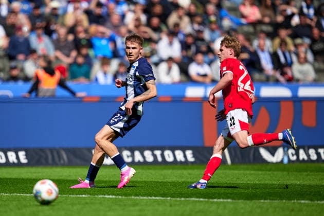 Marten Winkler Hertha BSC, 22 , Mika Haas 1 FC Kaiserslautern, 22 , GER, Hertha BSC vs ,1 FC Kaiserslautern, 2 Bundesliga, Saison 2025 2026, 29 Spieltag, 11 04 2026 DFL REGULATIONS PROHIBIT ANY USE OF PHOTOGRAPHS AS IMAGE SEQUENCES AND OR QUASI VIDEO GER, Hertha BSC vs ,1 FC Kaiserslautern, 2 Bundesliga, Saison 2025 2026, 29 Spieltag, 11 04 2026 Berlin Copyright: xClaudiusxRauch,xEibner-Pressefotox xClaudiusxRauchx EP_CRH