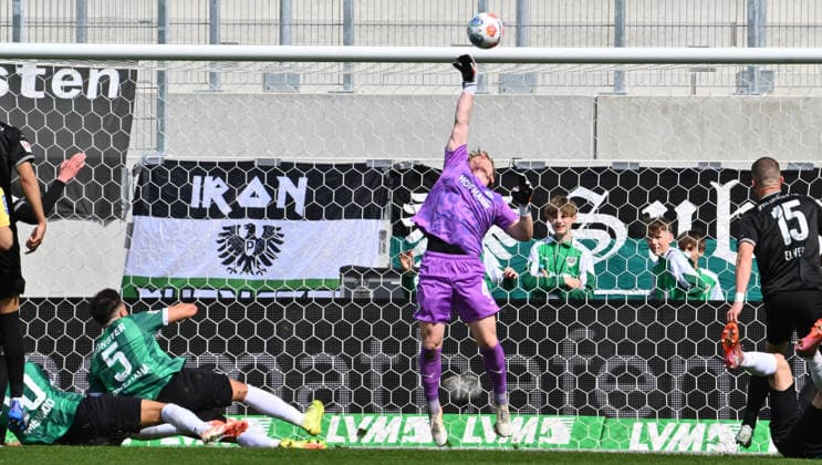 11 04 2026 Soccer Season 2025 2026 2 Soccer Bundesliga 29 Matchday SC Preußen Preussen Münster SCP SpVgg Greuther Fürth SGF Kleeblatt Sportfoto Zink xwoxzix DFL regulations prohibit any use of photographs as image sequences and or quasi video only for editorial use Yassine Bouchama 5, Preußen Münster Silas Prüfrock 43, SpVgg Greuther Fürth Chance Torchance