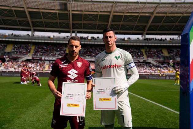 Torino™s Nikola Vlasic and Verona™s goalkeeper Lorenzo Montipo during the Serie A soccer match between Torino Fc and Hellas Verona at the Stadio Olimpico Grande Torino in Turin, north west Italy - April 11, 2026. - Soccer  Copyright: xFabioxFerrari LaPressex