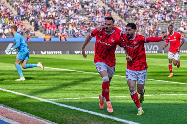 1 FC Kaiserslautern, cheers about goal to, 1 0, by Mergim Berisha 1 FC Kaiserslautern, 20 , Semih Sahin 1 FC Kaiserslautern, 08 , GER, Hertha BSC vs ,1 FC Kaiserslautern, 2 Bundesliga, Season 2025 2026, 29 Matchday, 11 04 2026 DFL REGULATIONS PROHIBIT ANY USE OF PHOTOGRAPHS AS IMAGE SEQUENCES AND OR QUASI VIDEO GER, Hertha BSC vs ,1 FC Kaiserslautern, 2 Bundesliga, Season 2025 2026, 29 Matchday, 11 04 2026 Berlin Copyright: xClaudiusxRauch,xEibner-Pressefotox xClaudiusxRauchx EP_CRH