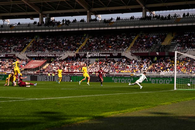 Torino™s Giovanni Simeone scoring the 1-0 goal for his team during the Serie A soccer match between Torino Fc and Hellas Verona at the Stadio Olimpico Grande Torino in Turin, north west Italy - April 11, 2026. - Soccer  Copyright: xFabioxFerrari LaPressex