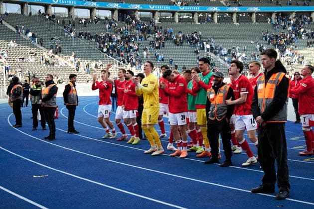 1 FC Kaiserslautern, cheers about victory, GER, Hertha BSC vs ,1 FC Kaiserslautern, 2 Bundesliga, Season 2025 2026, Matchday 29, 11 04 2026 DFL REGULATIONS PROHIBIT ANY USE OF PHOTOGRAPHS AS IMAGE SEQUENCES AND OR QUASI VIDEO GER, Hertha BSC vs ,1 FC Kaiserslautern, 2 Bundesliga, Season 2025 2026, Matchday 29, 11 04 2026 Berlin Copyright: xEibner-Pressefotox xClaudiusxRauchx EP_CRH