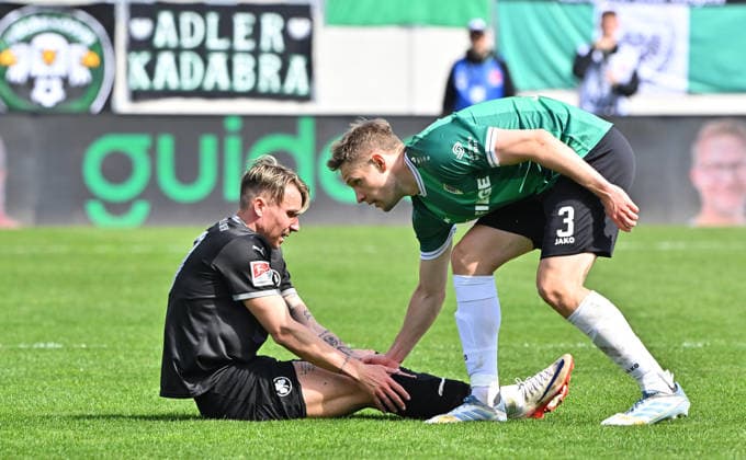 11 04 2026 Soccer Season 2025 2026 2 Soccer Bundesliga 29 Matchday SC Preußen Preussen Münster SCP SpVgg Greuther Fürth SGF Kleeblatt Sportfoto Zink MeZi xmexzix DFL regulations prohibit any use of photographs as image sequences and or quasi video only for editorial use Felix Klaus 30, SpVgg Greuther Fürth Paul Jaeckel 3, Preußen Münster, rechts