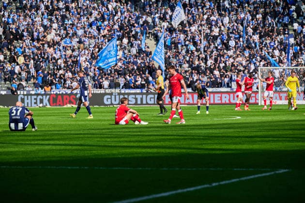 1 FC Kaiserslautern, cheers about victory, GER, Hertha BSC vs ,1 FC Kaiserslautern, 2 Bundesliga, Season 2025 2026, Matchday 29, 11 04 2026 DFL REGULATIONS PROHIBIT ANY USE OF PHOTOGRAPHS AS IMAGE SEQUENCES AND OR QUASI VIDEO GER, Hertha BSC vs ,1 FC Kaiserslautern, 2 Bundesliga, Season 2025 2026, Matchday 29, 11 04 2026 Berlin Copyright: xClaudiusxRauch,xEibner-Pressefotox xClaudiusxRauchx EP_CRH