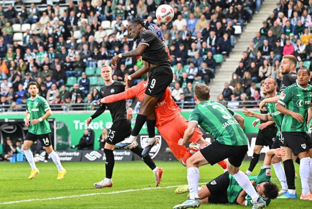 11 04 2026 Soccer Season 2025 2026 2 Soccer Bundesliga 29 Matchday SC Preußen Preussen Münster SCP SpVgg Greuther Fürth SGF Kleeblatt Sportfoto Zink MeZi xmexzix DFL regulations prohibit any use of photographs as image sequences and or quasi video only for editorial use Noel Futkeu 9, SpVgg Greuther Fürth vor Johannes Schenk 1, Preußen Münster