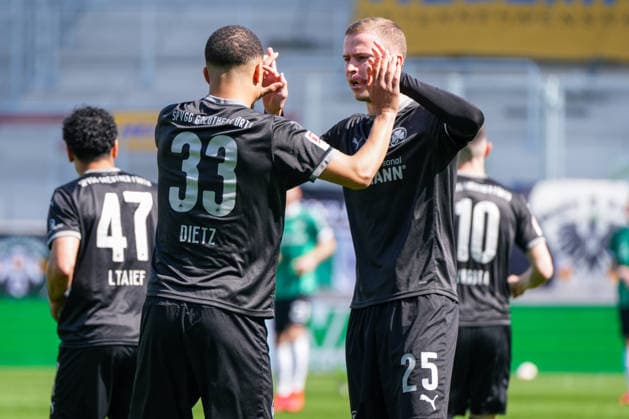 Germany Soccer 2 Bundesliga, Season 2025 26, 29 Matchday, Preußen Münster vs SpVgg Greuther Fürth, 11 04 2026, LVM Preußenstadion Münster, North Rhine-Westphalia Maximilian Dietz SpVgg Greuther Fürth, 33 Brynjar Ingi Bjarnason SpVgg Greuther Fürth, 25 Copyright: xLeonxFrickx