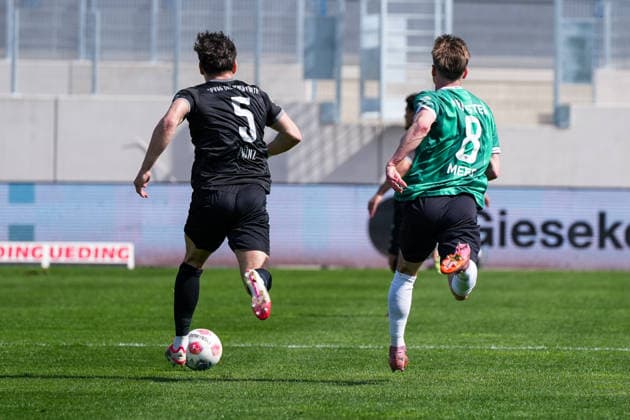 Germany Soccer 2 Bundesliga, Season 2025 26, Matchday 29, Preußen Münster vs SpVgg Greuther Fürth, 11 04 2026, LVM Preußenstadion Münster, North Rhine-Westphalia Reno Münz SpVgg Greuther Fürth, 5 Joshua Mees Preußen Münster, 8 Copyright: xLeonxFrickx