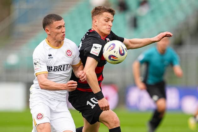 11.04.2026, xydrx, Fußball, 3.Liga, FC Viktoria Köln - SV Wehen Wiesbaden, Saison 2025 2026, Sportpark Höhenberg: Niklas May (SV Wehen Wiesbaden, 5) im Zweikampf gegen David Otto (FC Viktoria Köln, 10) DFB regulations prohibit any use of photographs as image sequences and or quasi-video. *** 11 04 2026, xydrx, Football, 3 Liga, FC Viktoria Köln SV Wehen Wiesbaden, Season 2025 2026, Sportpark Höhenberg Niklas May SV Wehen Wiesbaden, 5 in duel against David Otto FC Viktoria Köln, 10 DFB regulations prohibit any use of photographs as image sequences and or quasi video Copyright: HMBxMedia YannisxDreimann