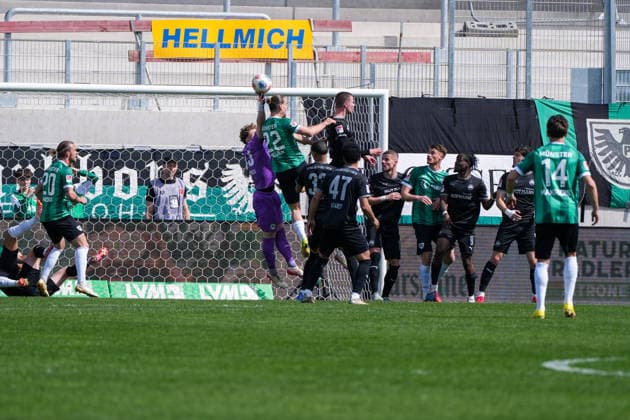 Germany Soccer 2 Bundesliga, Season 2025 26, 29 Matchday, Preußen Münster vs SpVgg Greuther Fürth, 11 04 2026, LVM Preußenstadion Münster, North Rhine-Westphalia Silas Prüfrock SpVgg Greuther Fürth, 43 Jannis Heuer Preußen Münster, 22 Copyright: xLeonxFrickx