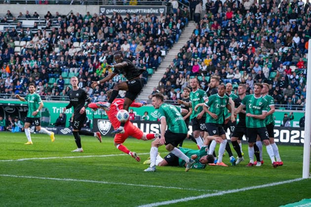 Germany Soccer 2 Bundesliga, Season 2025 26, Matchday 29, Preußen Münster vs SpVgg Greuther Fürth, 11 04 2026, LVM Preußenstadion Münster, North Rhine-Westphalia Noel Futkeu SpVgg Greuther Fürth, 9 Johannes Schenk Preußen Münster, 1 Paul Jaeckel Preußen Münster, 3 Copyright: xLeonxFrickx