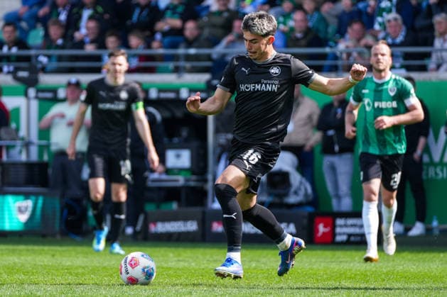 Germany Soccer 2 Bundesliga, Season 2025 26, Matchday 29, Preußen Münster vs SpVgg Greuther Fürth, 11 04 2026, LVM Preußenstadion Münster, Nordrhein Westfalen Aaron Keller SpVgg Greuther Fürth, 16 Copyright: xLeonxFrickx