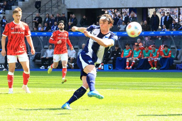 DEU, DFL, 2 FBL, Hertha BSC vs 1 FC Kaiserslautern, 11 04 2026, Berliner Olympiastadion, Berlin, DEU, DFL, 2 FBL, Hertha BSC vs 1 FC Kaiserslautern, im Bild Fabian Reese Hertha BSC Berlin 11 DFL regulations prohibit any use of Photographs as image sequences and or quasi video nordphotoxGmbHx xEngler nph00076