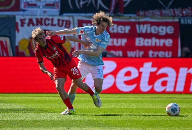 11.04.2026, xemx, Fussball 1.Bundesliga, 1.FC Heidenheim - 1.FC Union Berlin v.l. Hennes Behrens (1.FC Heidenheim), Alex Kral (1.FC Union Berlin) Zweikampf, Aktion, action, battle for the ball (DFL DFB REGULATIONS PROHIBIT ANY USE OF PHOTOGRAPHS as IMAGE SEQUENCES and or QUASI-VIDEO) Heidenheim *** 11 04 2026, xemx, Soccer 1 Bundesliga, 1 FC Heidenheim 1 FC Union Berlin v l Hennes Behrens 1 FC Heidenheim , Alex Kral 1 FC Union Berlin Zweikampf, Aktion, action, battle for the ball DFL DFB REGULATIONS PROHIBIT ANY USE OF PHOTOGRAPHS as IMAGE SEQUENCES and or QUASI VIDEO Heidenheim