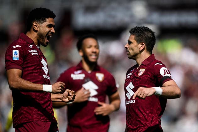 Torino FC v Hellas Verona FC - Serie A Giovanni Simeone of Torino FC celebrates with Saul Coco of Torino FC after scoring the opening goal during the Serie A football match between Torino FC and Hellas Verona FC. Turin Italy Copyright: xNicolòxCampox