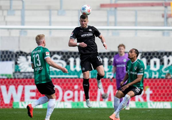 April 11, 2026, Muenster, Germany: SpVgg Greuther Fuerth defender JAN ELVEDI (15) heads the ball during the match between SC Pruessen Muenster and SpVgg Greuther Fuerth in the 2. Bundesliga on April 11, 2026, in Muenster, Germany...DFL REGULATIONS PROHIBIT ANY USE OF PHOTOGRAPHS AS IMAGE SEQUENCES AND OR QUASI-VIDEO Soccer 2026: Pruessen Muenster 0:0 SpVgg Greuther Fuerth  - ZUMAc201 20260411_zap_c201_017 Copyright: xScottxColemanx