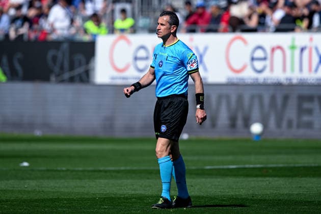 Referee Daniele Doveri during the Serie A soccer match between Cagliari Calcio and US Cremonese at the Unipol Domus in Cagliari, Sardinia - Saturday 11st April 2026. - Soccer  Copyright: xGianlucaxZuddas LaPressex