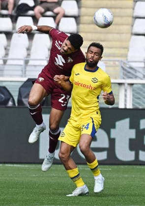April 11, 2026, Turin, Italy: Torino s Saul Coco and Hellas Verona s Antoine Bernede in action during the italian Serie A soccer match Torino FC vs Hellas Verona s FC at the Allianz Stadium in Turin, Italy, 11 April 2026 ANSA ALESSANDRO DI MARCO. Serie A: Torino-FC Vs Hellas Verona FC  - ZUMAa110 20260411_zaf_a110_020 Copyright: xAlessandroxDixMarcox