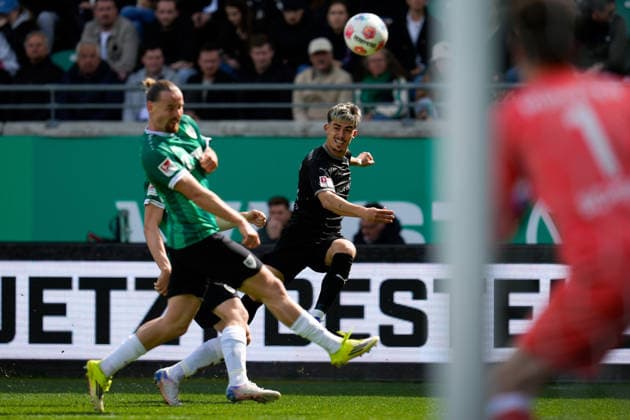 April 11, 2026, Muenster, Germany: SpVgg Greuther Fuerth midfielder AARON KELLER (16) attempts a shot during the match between SC Pruessen Muenster and SpVgg Greuther Fuerth in the 2. Bundesliga on April 11, 2026, in Muenster, Germany...DFL REGULATIONS PROHIBIT ANY USE OF PHOTOGRAPHS AS IMAGE SEQUENCES AND OR QUASI-VIDEO Muenster Germany - ZUMAc201 20260411_zap_c201_043 Copyright: xScottxColemanx