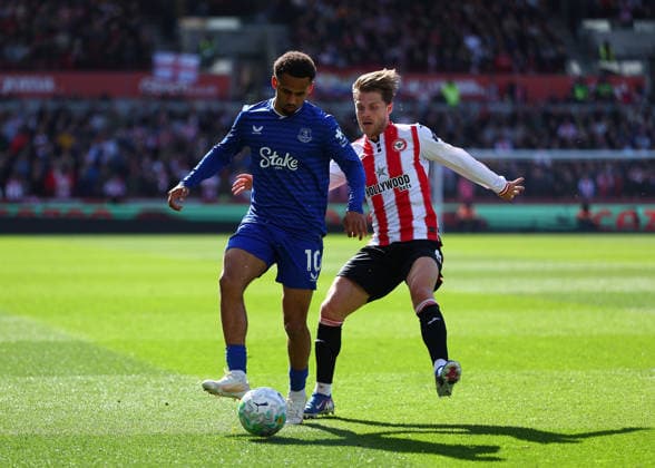 11th April 2026; Gtech Community Stadium, Brentford, London, England; Premier League Football, Brentford versus Everton; Iliman Ndiaye of Everton under pressure from Mathias Jensen of Brentford JPxFletcher