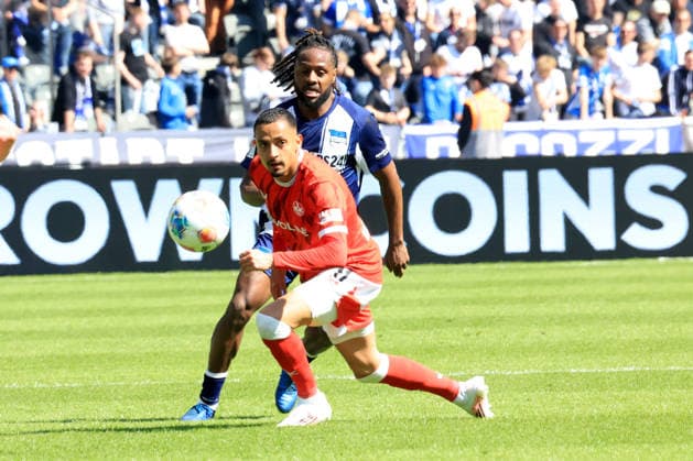 DEU, DFL, 2 FBL, Hertha BSC vs 1 FC Kaiserslautern, 11 04 2026, Berliner Olympiastadion, Berlin, DEU, DFL, 2 FBL, Hertha BSC vs 1 FC Kaiserslautern, im Bild Deyovaisio Zeefuik Hertha BSC Berlin 42 , Kenny Prince Redondo 1 FC Kaiserslautern 11 DFL regulations prohibit any use of Photographs as image sequences and or quasi video nordphotoxGmbHx xEngler nph00076