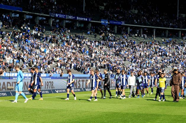 DEU, DFL, 2 FBL, Hertha BSC vs 1 FC Kaiserslautern, 11 04 2026, Berliner Olympiastadion, Berlin, DEU, DFL, 2 FBL, Hertha BSC vs 1 FC Kaiserslautern, im Bild Hertha Spielerkreis DFL regulations prohibit any use of Photographs as image sequences and or quasi video nordphotoxGmbHx xEngler nph00076