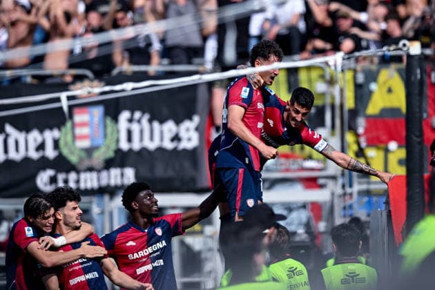 Cagliari s Sebastiano Esposito celebrates after scoring the goal for 1-0 during the Serie A soccer match between Cagliari Calcio and US Cremonese at the Unipol Domus in Cagliari, Sardinia - Saturday 11st April 2026. - Soccer  Copyright: xGianlucaxZuddas LaPressex