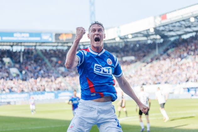 Torschütze Emil Frost Holten (Rostock) feiert und bejubelt sein Tor zum 1:0; GER, FC Hansa Rostock vs. SSV Ulm 1846, Fußball, Männer, 3. Liga, 33.Spieltag, Spielzeit 2025 2026, 11.04.2026 Rostock Ostseestadion Mecklenburg - Vorpommern Deutschland *** Goalscorer Emil Frost Holten Rostock celebrates and cheers his goal for 1 0 GER, FC Hansa Rostock vs SSV Ulm 1846, Football, Men, 3 League, Matchday 33, Season 2025 2026, 11 04 2026 Rostock Ostseestadion Mecklenburg Vorpommern Germany