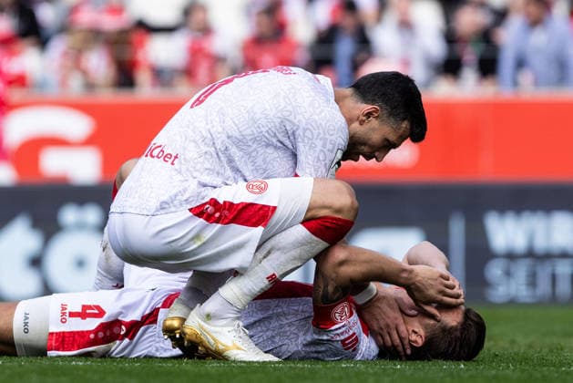 3.Liga: Rot-Weiss Essen - FC Ingolstadt 04; 11.04.2026 Ahmet Arslan (Rot-Weiss Essen, 6), Michael Schultz (Rot-Weiss Essen, 4) 3.Liga: Rot-Weiss Essen - FC Ingolstadt 04; Stadion an der Hafenstraße, Essen; 11.04.2026 DFL regulations prohibit any use of photographs as image sequences and or quasi video. *** 3 Liga Rot Weiss Essen FC Ingolstadt 04 11 04 2026 Ahmet Arslan Rot Weiss Essen, 6 , Michael Schultz Rot Weiss Essen, 4 3 Liga Rot Weiss Essen FC Ingolstadt 04 Stadion an der Hafenstraße, Essen 11 04 2026 DFL regulations prohibit any use of photographs as image sequences and or quasi video Copyright: xBEAUTIFULxSPORTS Buriakovx