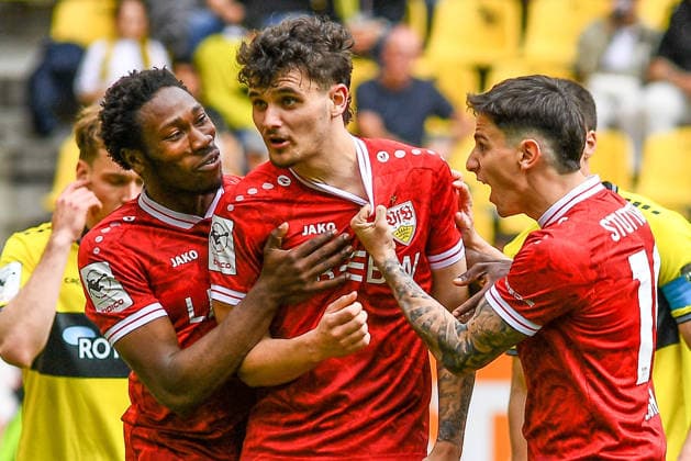 Leny Meyer (VfB Stuttgart II, 16) Bildmitte, erzielt das Tor zum 1:1, Treffer, Torerfolg, Action, Aktion, Spielszene, jubeln über ein Tor, Jubel, Torjubel, Torerfolg, celebrate the goal, goal, celebration, Jubel ueber das Tor, optimistisch, Action, Aktion, 11.04.2026, Aachen (Deutschland), Fussball, 3. Liga, TSV Alemannia Aachen - VfB Stuttgart II, Fussball, 3. Liga, TSV Alemannia Aachen - VfB Stuttgart II, DFB DFL REGULATIONS PROHIBIT ANY USE OF PHOTOGRAPHS AS IMAGE SEQUENCES AND OR QUASI-VIDEO. *** Leny Meyer VfB Stuttgart II, 16 center, scores the goal to 1 1, goal, goal success, action, action scene, cheer about a goal, jubilation, goal celebration, celebrate the goal, goal, celebration, jubilation about the goal, optimistic, action, Action, 11 04 2026, Aachen Germany , Soccer, 3 Liga, TSV Alemannia Aachen VfB Stuttgart II, Soccer, 3 Liga, TSV Alemannia Aachen VfB Stuttgart II, DFB DFL REGULATIONS PROHIBIT ANY USE OF PHOTOGRAPHS AS IMAGE SEQUENCES AND OR QUASI VIDEO xmhx