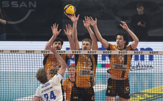 Jonas van Huizen in attack, Jake Hanes, Florian Krage Brewitz, Nolan Flexen in block duel Game scene Action Sport Volleyball Bundesliga Mens Play Off Semi-Final 1 Match Matchday Season 2025 2026 11 04 2026 BR Volleys Berlin BRV vs VfB Friedrichshafen