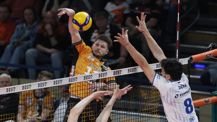 Ruben Schott in attack, Gustavo Maciel, Aleksa Batak in block duel Game scene Action Sport Volleyball Bundesliga Mens Play Off Semi-Final 1 Match Matchday Season 2025 2026 11 04 2026 BR Volleys Berlin BRV vs VfB Friedrichshafen