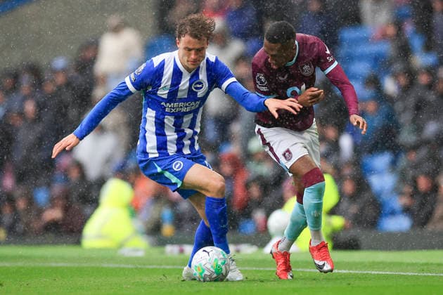 Burnley v Brighton and Hove Albion, Premier League Mats Wieffer (27) of Brighton & Hove Albion is challenged by Jaidon Anthony (11) of Burnley during the Premier League match between Burnley and Brighton and Hove Albion at Turf Moor, Burnley, UK on 11 April 2026. Burnley Turf Moor Lancashire UK Editorial use only DataCo restrictions apply See www.football-dataco.com , Copyright: xConorxMolloyx PSI-24053-0070