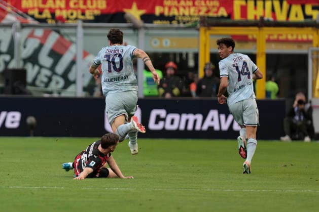April 11, 2026, Milan, Lombardia, Italy: UdineseÃ¢â‚¬â ¢s NICOLO ZANIOLO in action against AC MilanÃ¢â‚¬â ¢s ALEXIS SAELEMAEKERS during the Italian Serie A Enilive soccer championship football match between AC Milan and Udinese Calcio at San Siro Stadium on April 11th, 2026, Milan, Italy Milan Italy - ZUMAr199 20260411_zsp_r199_033 Copyright: xMattiaxRadonix