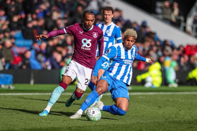 Burnley v Brighton & Hove Albion, Premier League Georginio Rutter of Brighton & Hove Albion slides in on Lucas Pires of Burnley during the Burnley v Brighton & Hove Albion Premier League match at Turf Moor, Burnley, England on 11 April 2026 Credit: Richard Bierton Every Second Media Editorial use only. All images are copyright Every Second Media Limited. No images may be reproduced without prior permission. All rights reserved. Premier League and Football League images are subject to licensing agreements with Football DataCo Limited. see https: www.football-dataco.com Copyright: xIMAGO EveryxSecondxMediax ESM-1901-0042 RichardxBiertonx xEveryxSecondxMediax