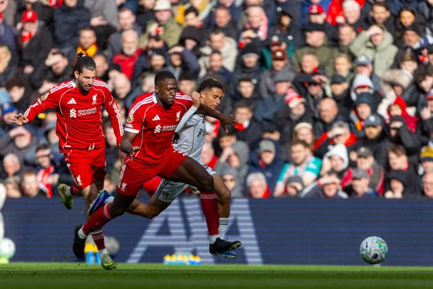 Football - FA Premier League - Liverpool FC v Fulham FC LIVERPOOL, ENGLAND - Saturday, April 11, 2026: Liverpool s Ibrahima KonatÃ (L) challenges Fulham s Josh King during the FA Premier League match between Liverpool FC and Fulham FC at Anfield. (Photo by David Rawcliffe Propaganda) LIVERPOOL Anfield MERSEYSIDE ENGLAND  Copyright: xDavidxRawcliffex P2026-04-11-Liverpool_Fulham-40