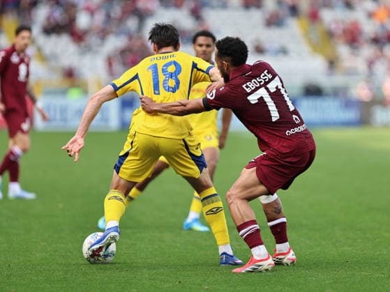 Torino FC v Hellas Verona FC - Serie A Kieron Bowie participates in the Serie A 2025-2026 match between Torino and Verona in Torino, Italy, on April 11, 2026. Torino Italy  Copyright: xLorisxRosellix originalFilename:roselli-torinovv260411_npba3.jpg