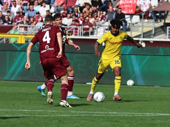 Torino FC v Hellas Verona FC - Serie A Gift Orban participates in the Serie A 2025-2026 match between Torino and Verona in Torino, Italy, on April 11, 2026. Torino Italy  Copyright: xLorisxRosellix originalFilename:roselli-torinovv260411_npgDZ.jpg