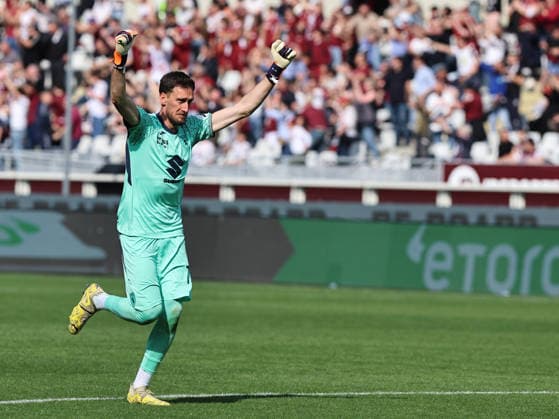 Torino FC v Hellas Verona FC - Serie A Alberto Paleari participates in the Serie A 2025-2026 match between Torino and Verona in Torino, Italy, on April 11, 2026. Torino Italy  Copyright: xLorisxRosellix originalFilename:roselli-torinovv260411_npj29.jpg