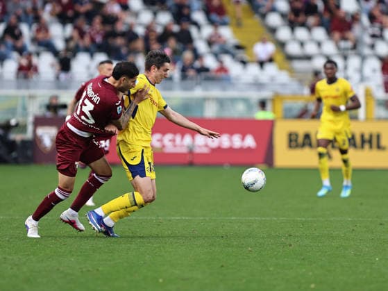 Torino FC v Hellas Verona FC - Serie A Kieron Bowie participates in the Serie A 2025-2026 match between Torino and Verona in Torino, Italy, on April 11, 2026. Torino Italy  Copyright: xLorisxRosellix originalFilename:roselli-torinovv260411_npOM9.jpg